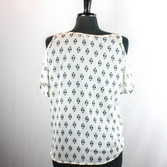 One Clothing Sheer Top White Black Graphic… - Picture 4 of 4